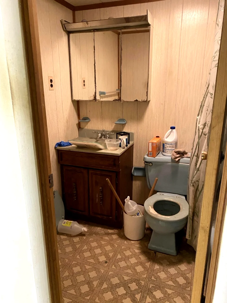 Bathroom before renovation